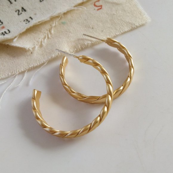 💙Golden Braided Twisted Hoop Earrings - Picture 5 of 8
